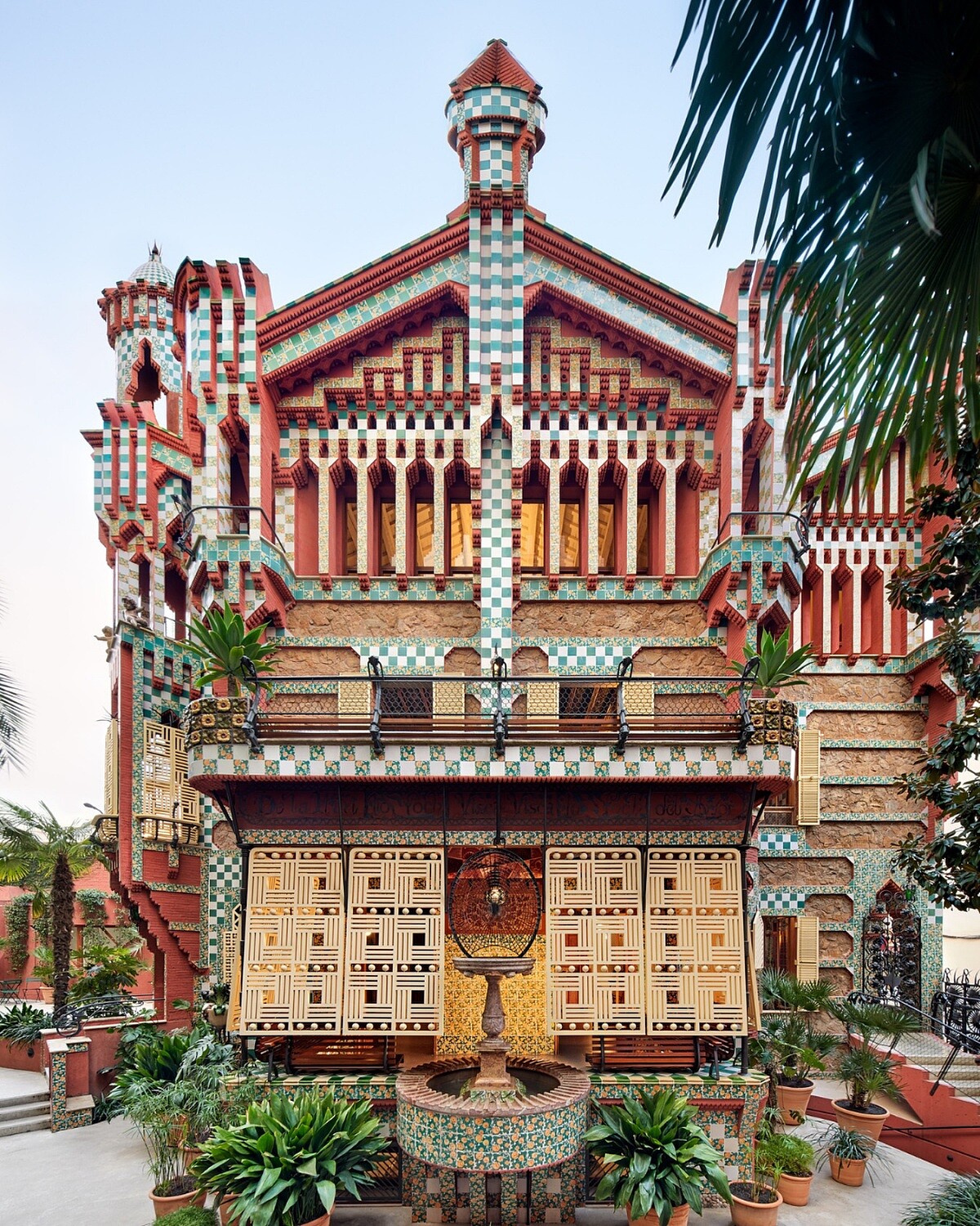 維森斯之家是高第所接下的第一個重要委託案，也是他整個建築生涯的開端。