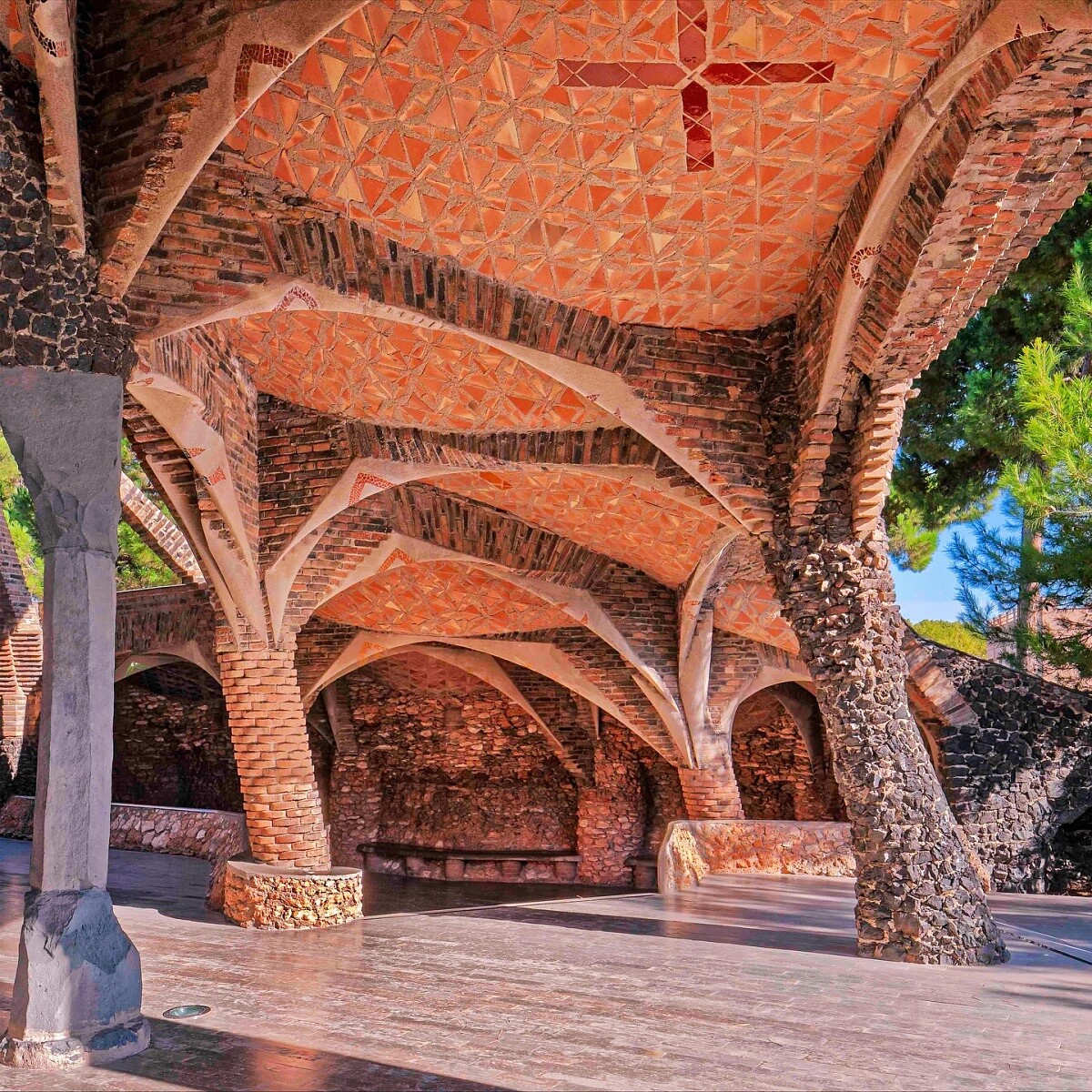 建築看得出高第具前瞻性的創作脈絡。