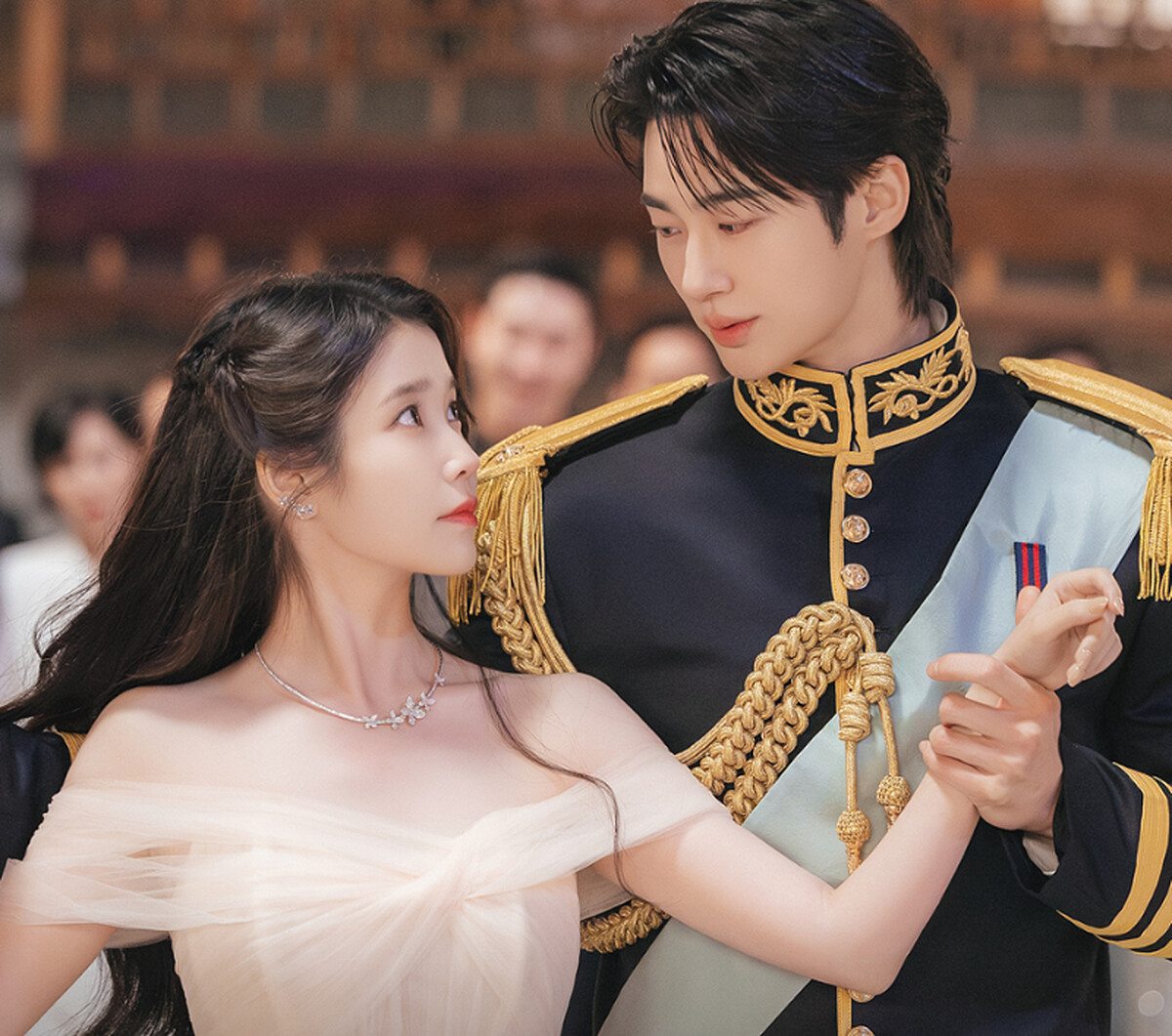 《21世紀大君夫人》大君邊佑錫公開向平民IU求婚