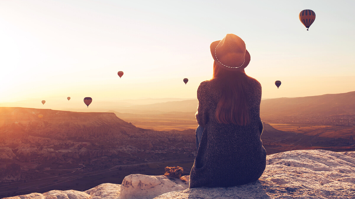 2026年MBTI運勢｜「INTJ建築師」克服分析癱瘓，將智力轉化為實質財富的關鍵