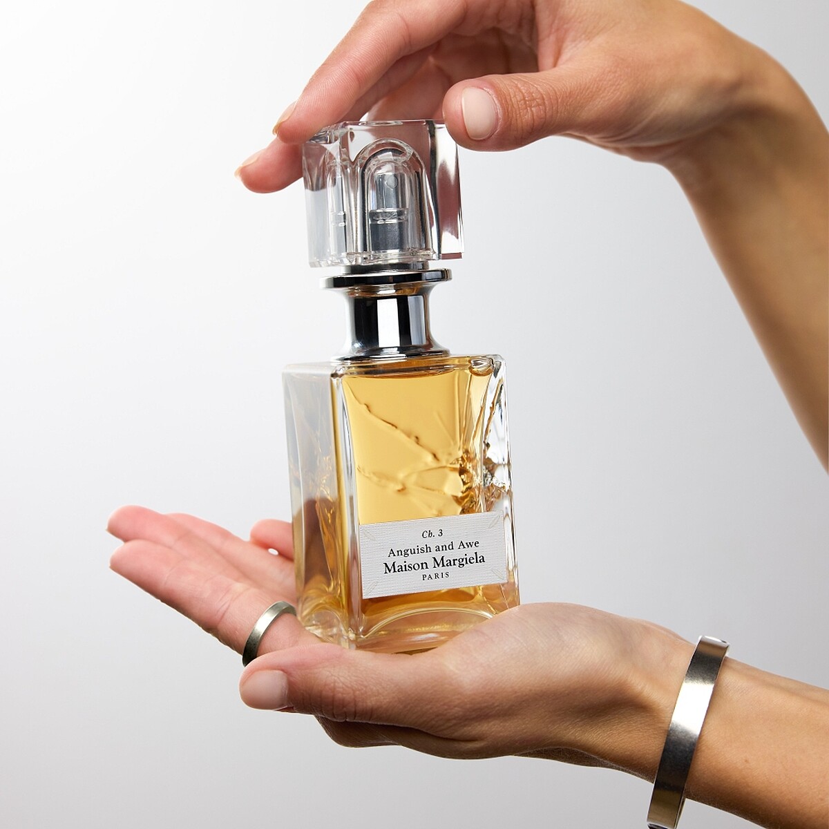 Maison Margiela Ch.3 Anguish and Awe苦戀香精情境圖。