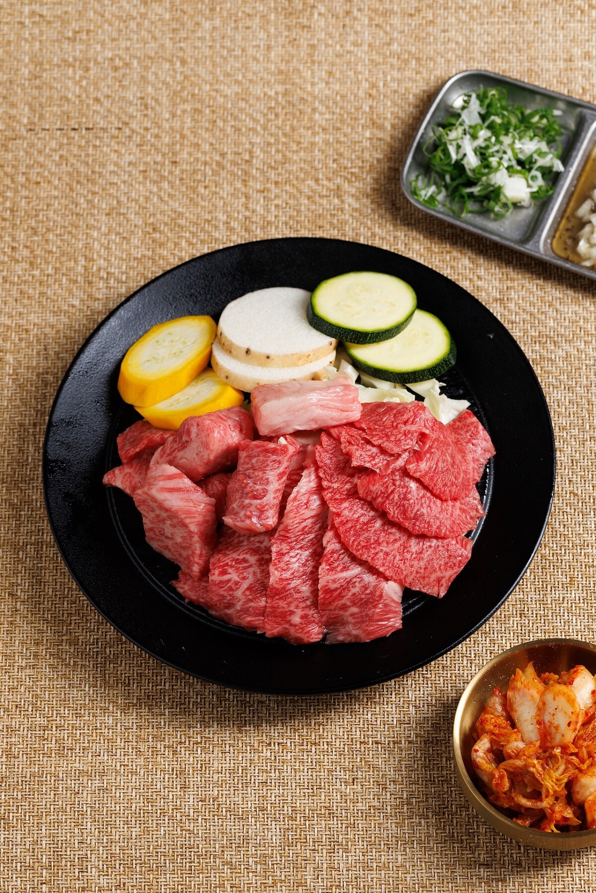 點燒肉無需選擇困難，「和庵」每日精選和牛部位作為拼盤。