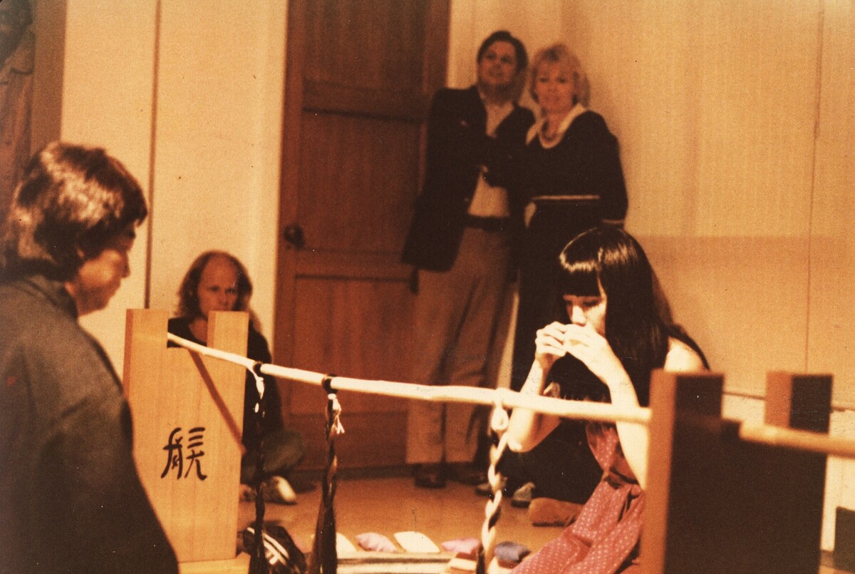 1970年代中期陸蓉之在美國的行為藝術。
