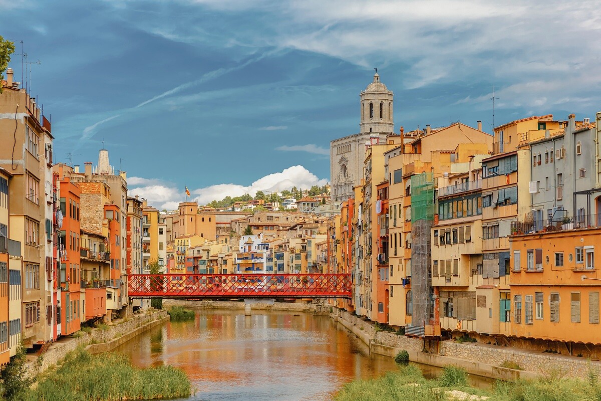 赫羅納（Girona），加泰隆尼亞地區的古城。