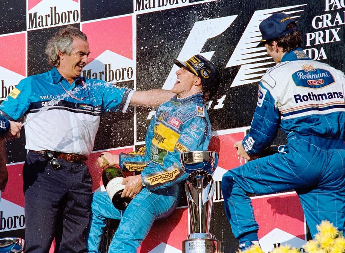班尼頓車隊老闆Flavio Briatore，慧眼視車神 Michael Schumacher ，讓車隊留名 F1。
