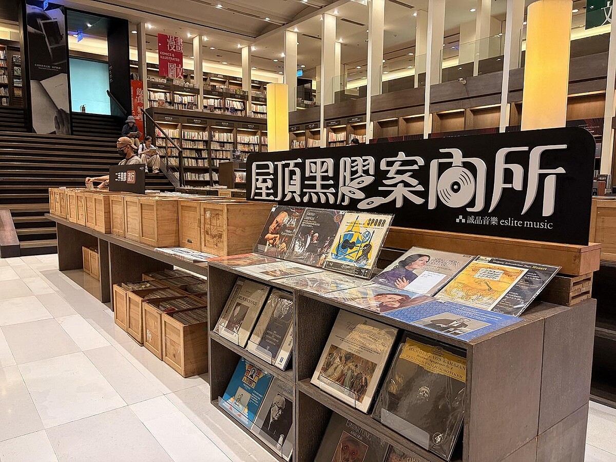 高雄大遠百店17F音樂館，蒐羅萬件黑膠作品推出「屋頂黑膠案內所」