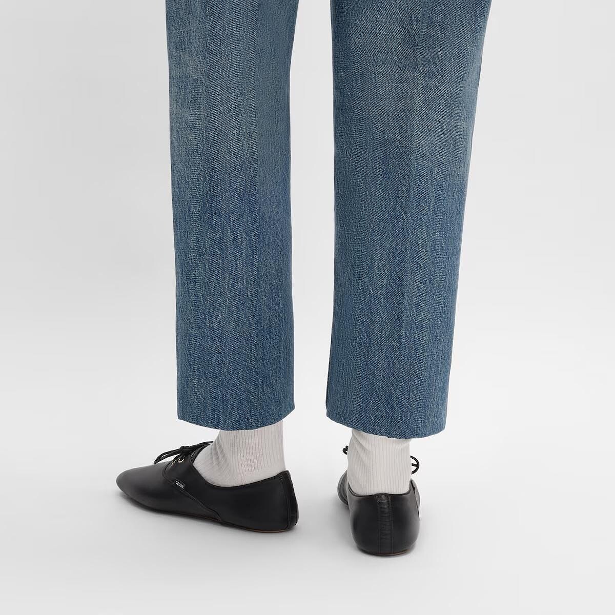 Celine 綁帶芭蕾鞋本季也成功擠進熱門單品。