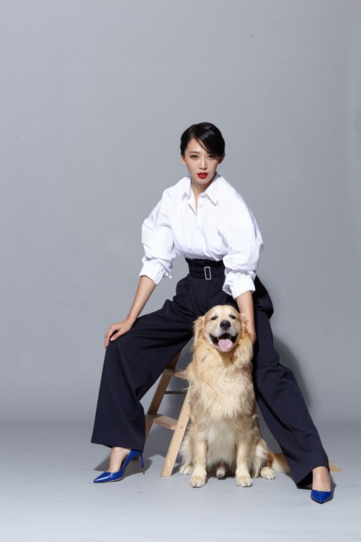 王心恬與黃金獵犬Mumu合照