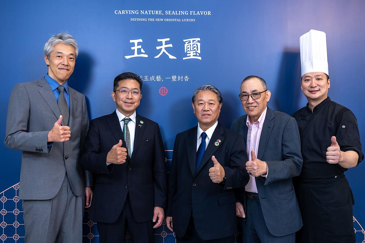 柏屋廚師長 高橋淳、玉天璽顧問 松尾英明、玉天璽顧問 魏禧之、玉天璽顧問 黎有甜、玉天璽行政主廚 陳國華（由左至右）