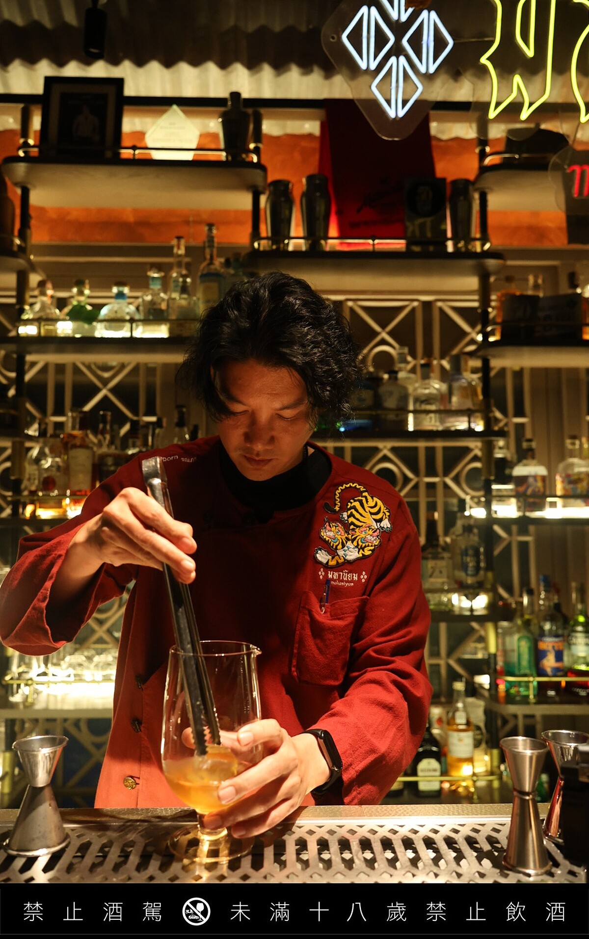 Mahaniyom Bar 主理人 Ronnaporn，曼谷創新調酒浪潮的代表人物之一。