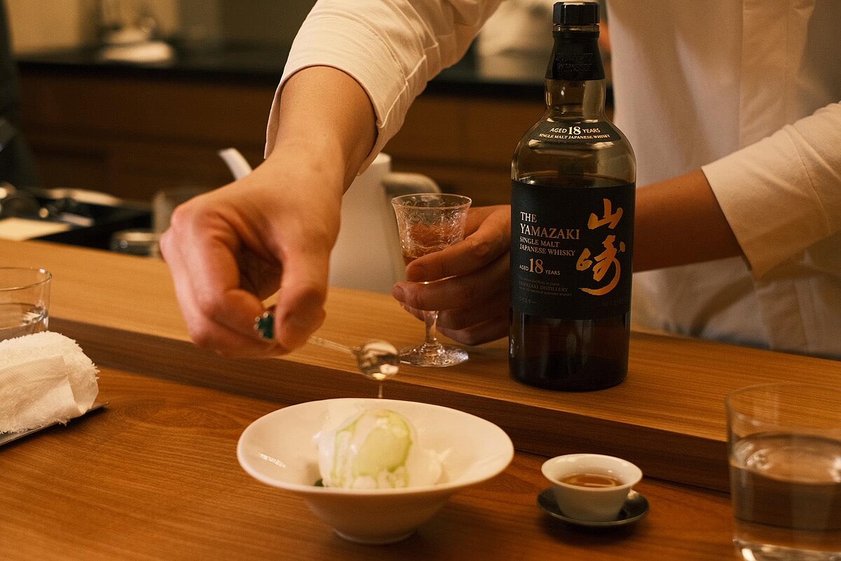 美麗佳人提醒您：喝酒不開車，飲酒過量有礙健康
