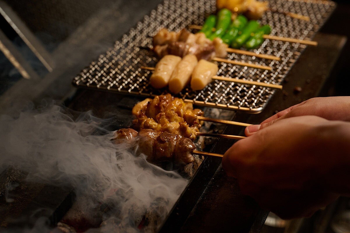 燒鳥的煙火香氣是Torishiki ICHIMON料理的靈魂之一。
