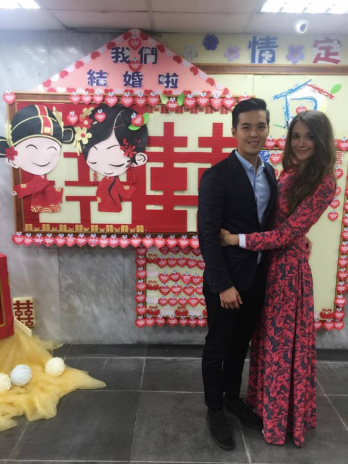 瑞莎與老公Mike結婚登記，甜蜜合照