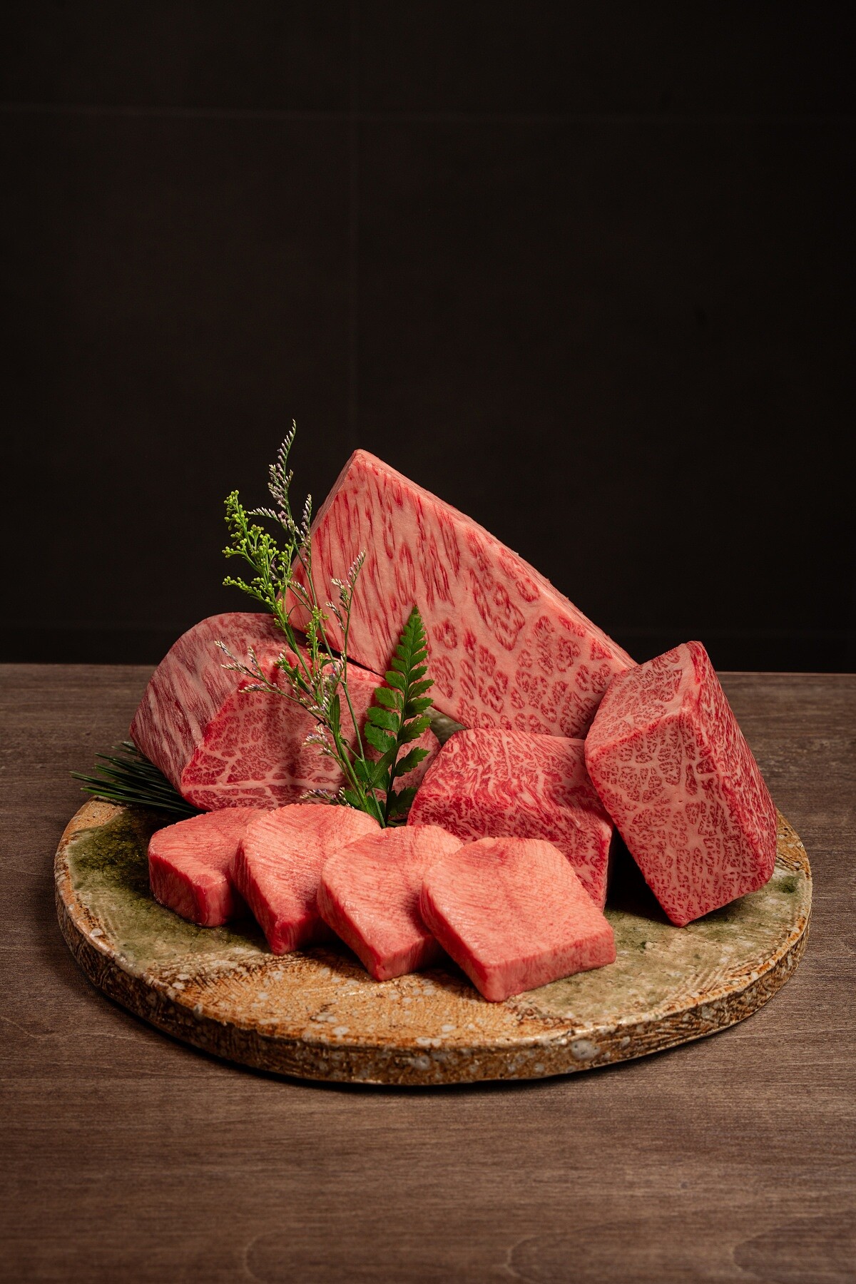 餐廳食材也有產地邏輯,日本店與兩個牧場直接長期配合。