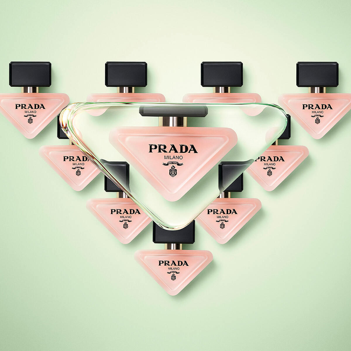 PRADA Paradoxe唯我莫測髮香噴霧主視覺。