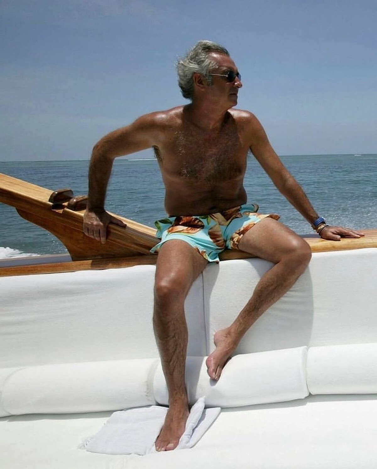 年輕時的 Flavio Briatore ,可說是 F1 的花花公子,總和名模約會。