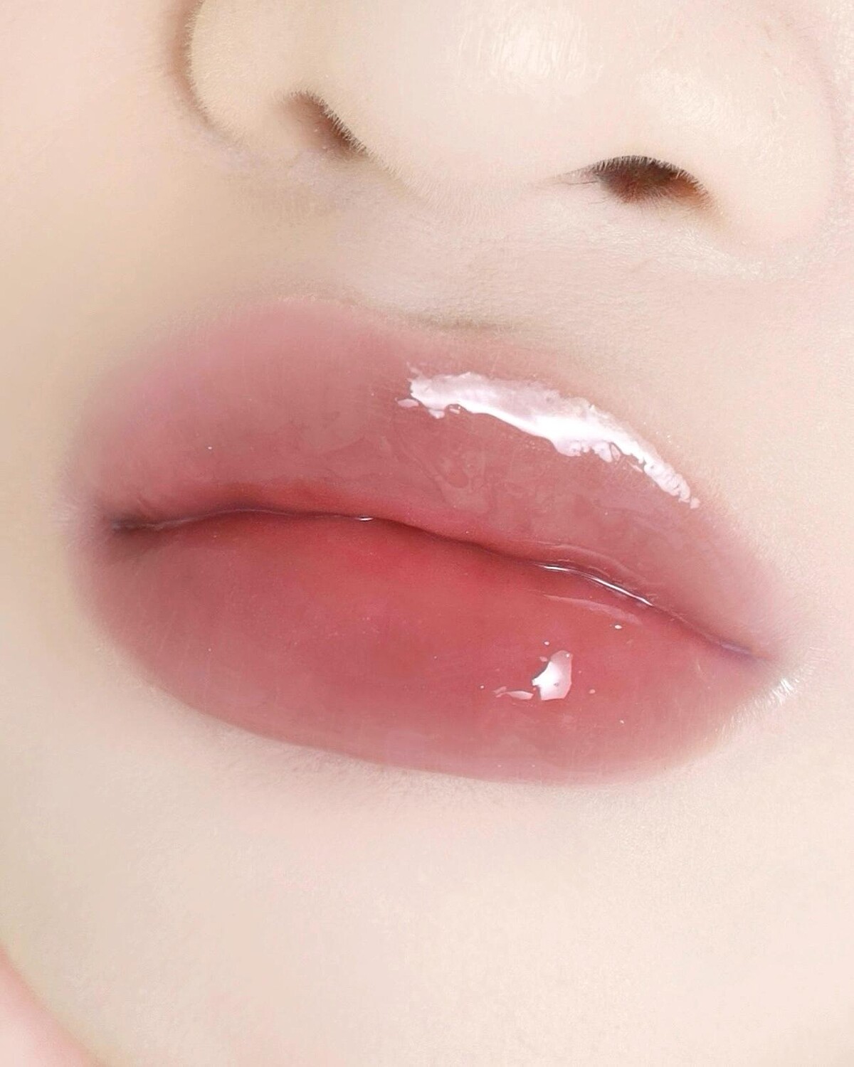 Bobbi Brown 晶鑽水晶豐盈護唇油 #粉水晶 實擦圖