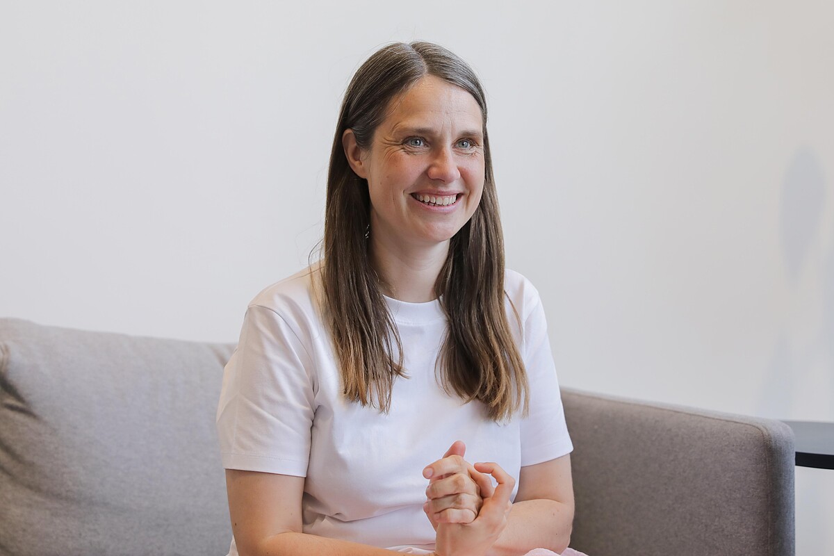 設計師Cecilie Bahnsen特意前往東京參加聯名系列的發佈會,會後更親切的分享他個人的設計理念以及品牌精神。