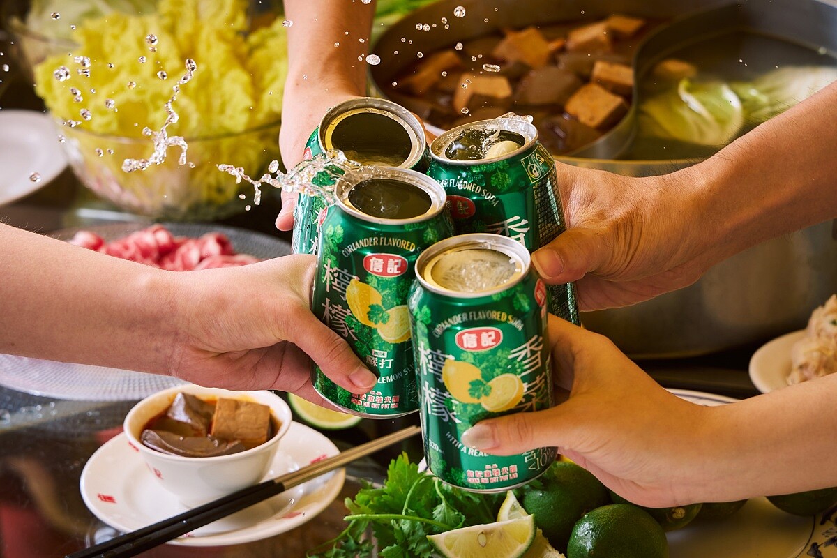 「詹記麻辣火鍋」受度跨界推出飲品。