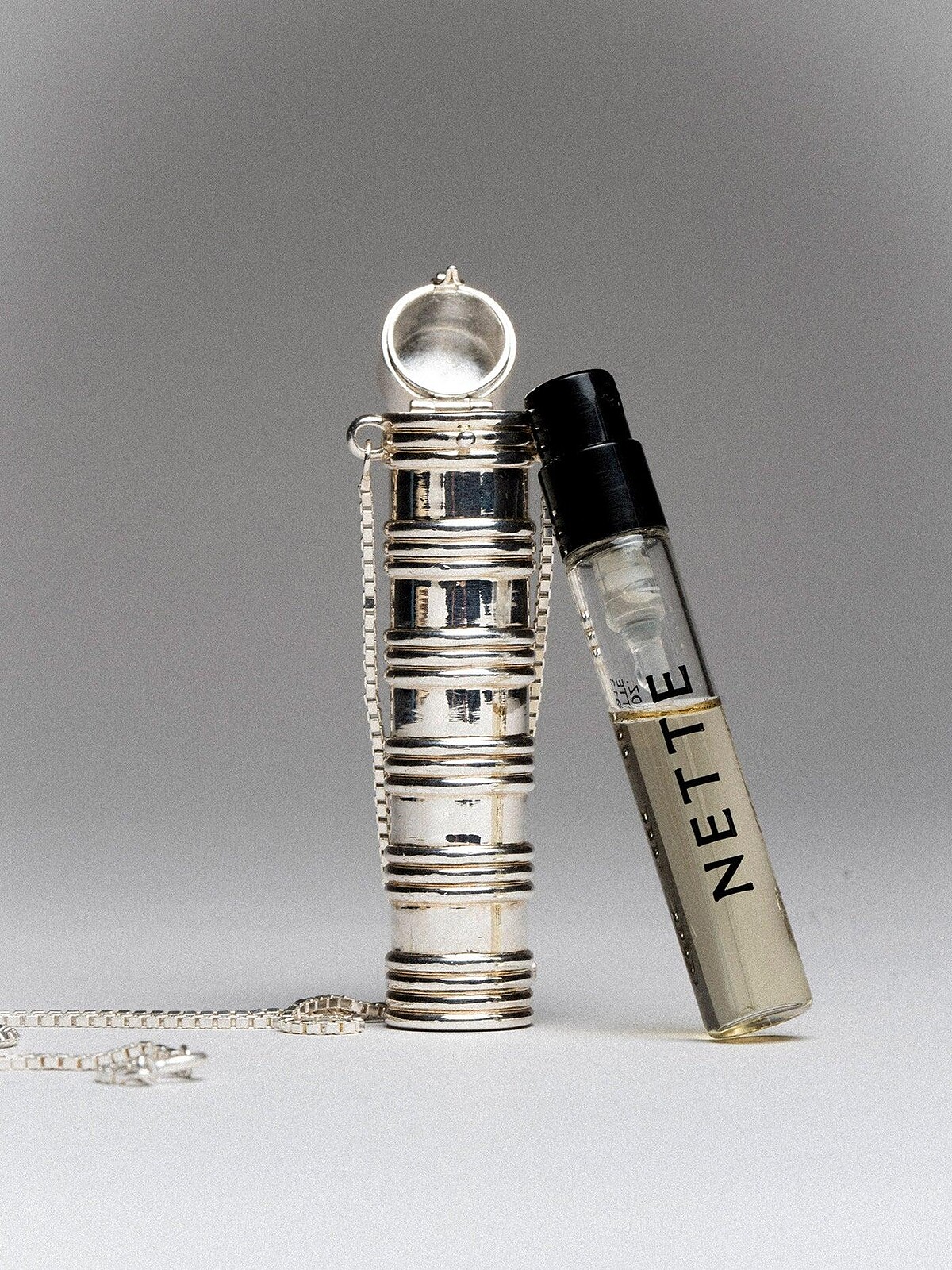 Photo/ IG @studiodeve,Dévé The Perfume Necklace