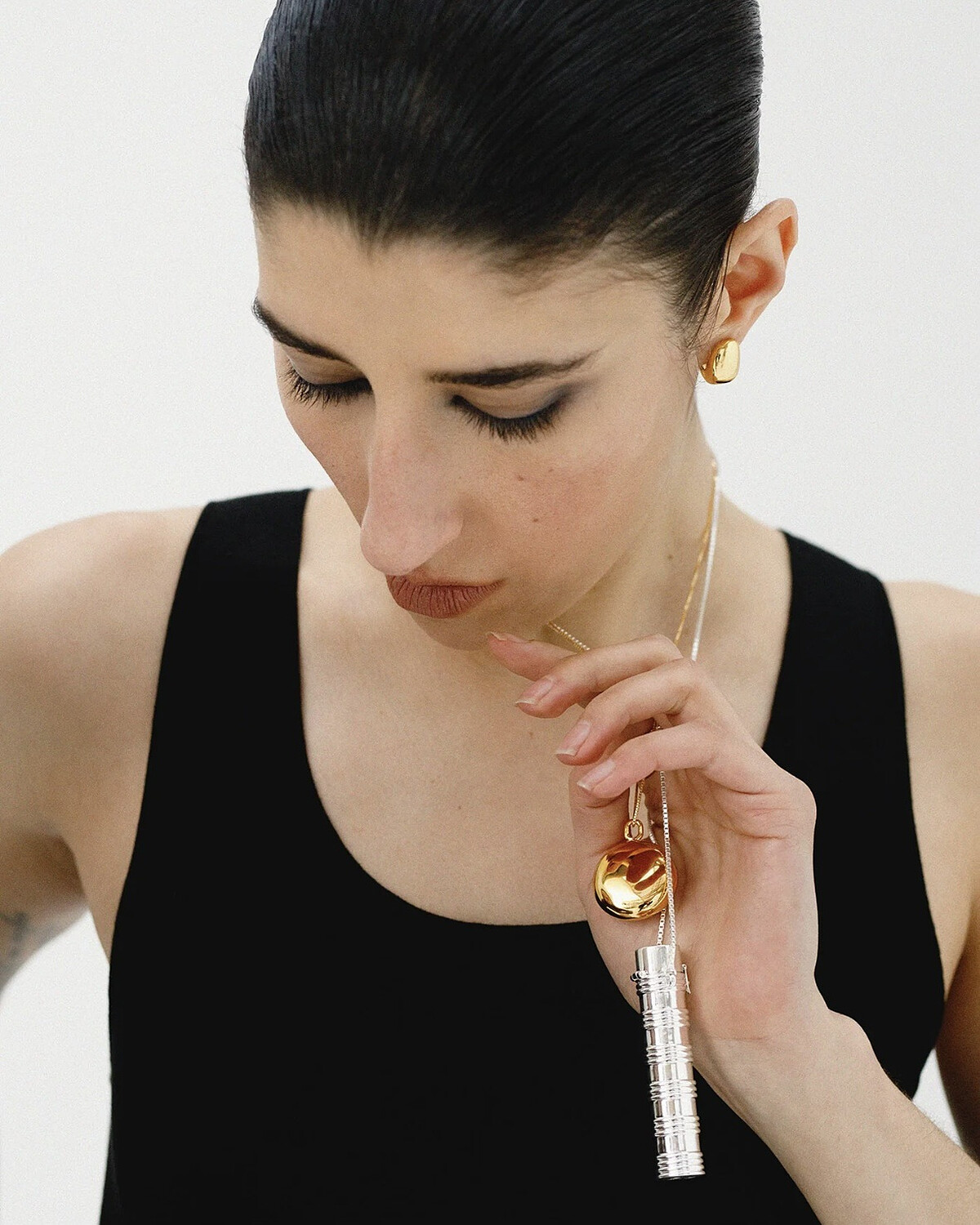 Photo/ IG @studiodeve,Dévé The Perfume Necklace