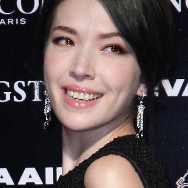許瑋甯淡粉光澤唇彩細節