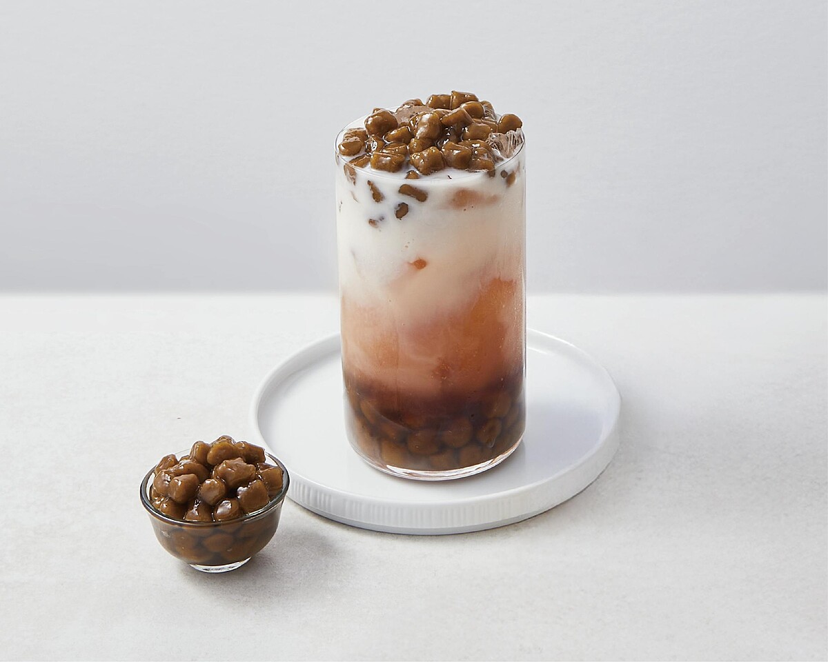 茶丸鮮奶茶(圖片來源/60+ Tea Shop台南新光三越小北門店線上官網)