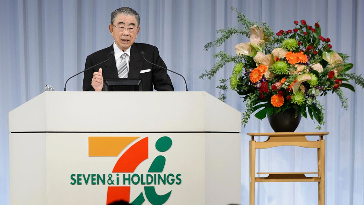 7-11創辦人鈴木敏文逝世!8件「超商之父」傳奇事蹟:全球超過8萬家門市、24小時營業改變全世界消費習慣、全日本都吃得到新鮮的御飯糰