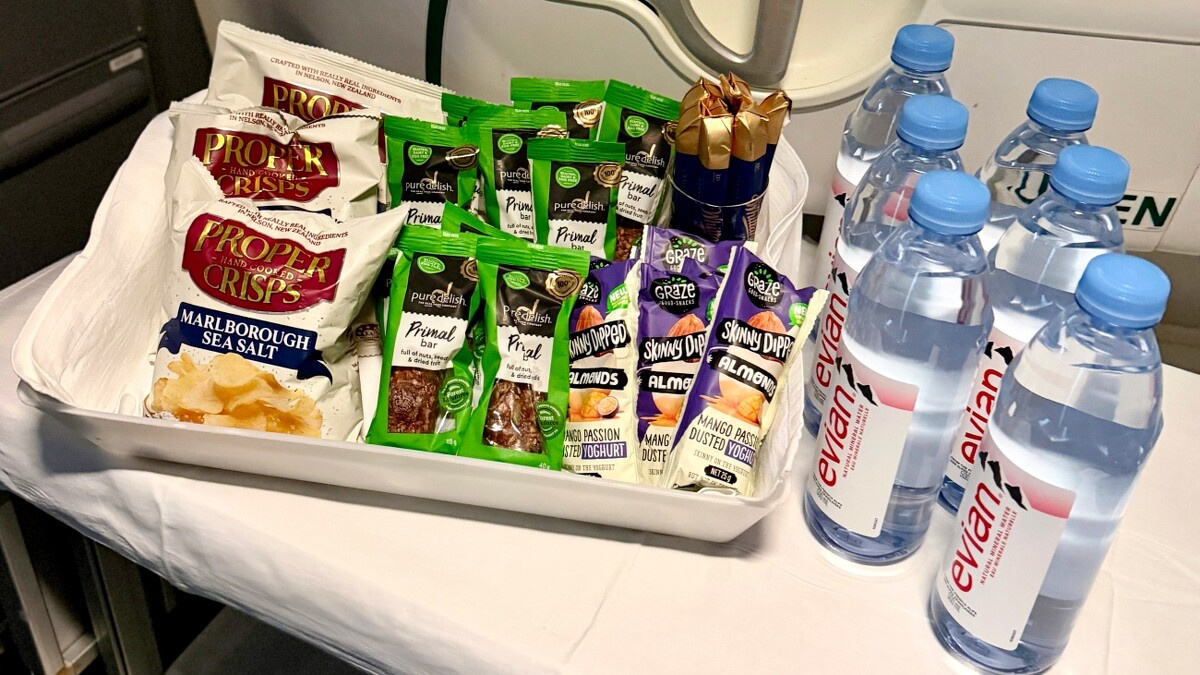 紐西蘭航空商務艙及豪華經濟艙都提供零食櫃服務