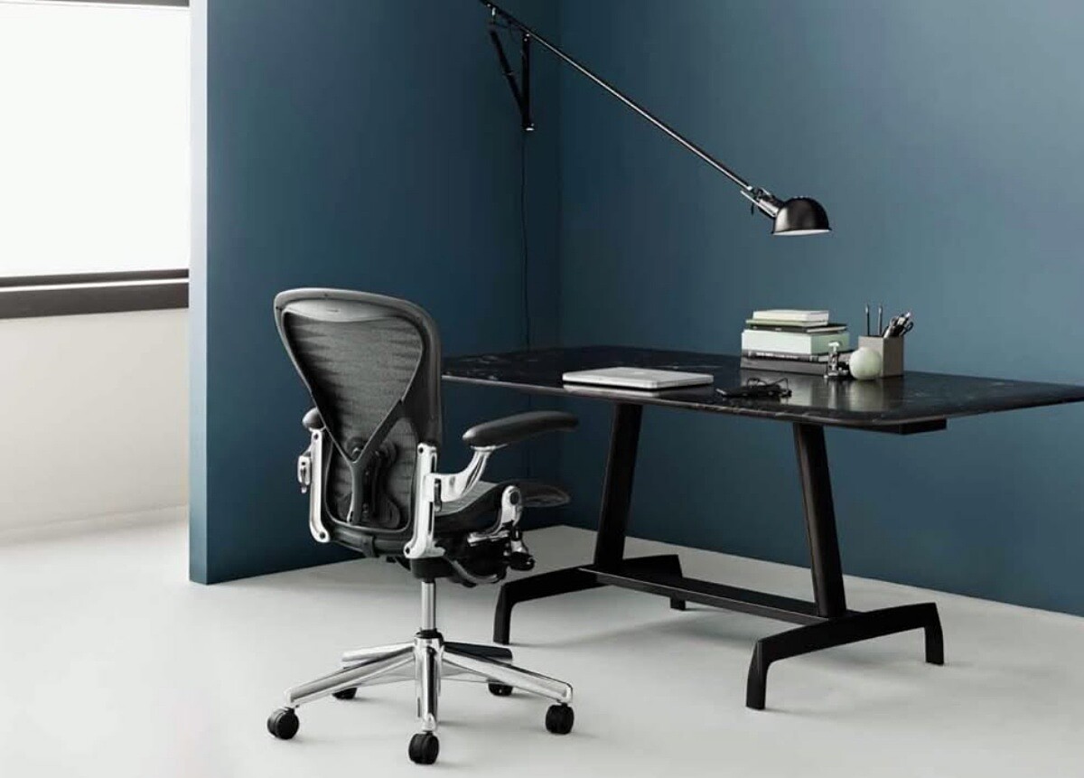 創立於1905年的美國品牌 Herman Miller，其實並不是一開始就生產辦公椅。