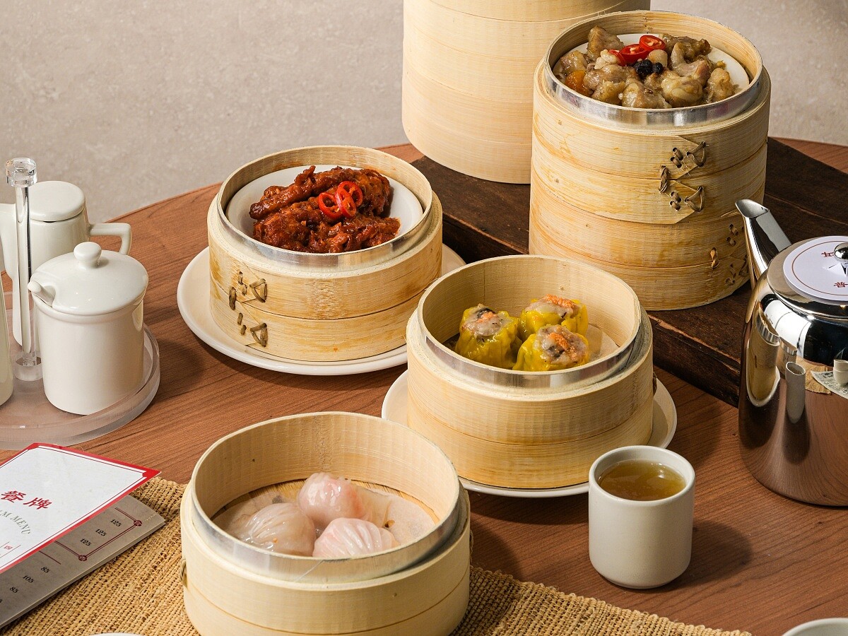 港點四大天王蝦餃、燒賣、鳳爪、蒸排骨全數到位。