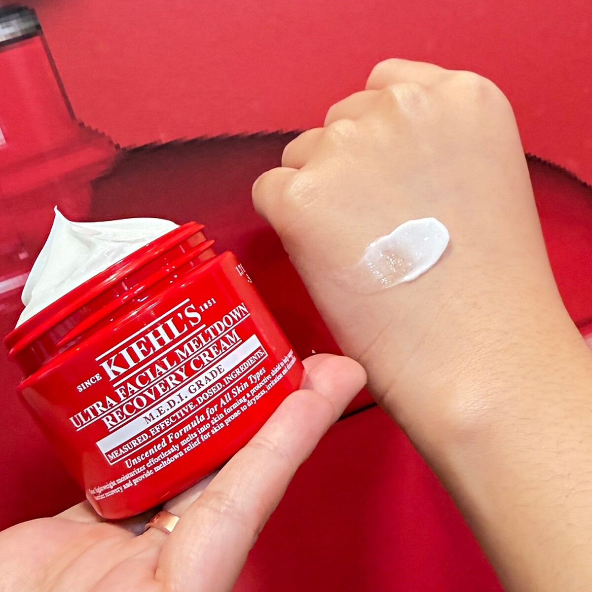 Kiehl’s契爾氏益肌重生修復凝霜質地。