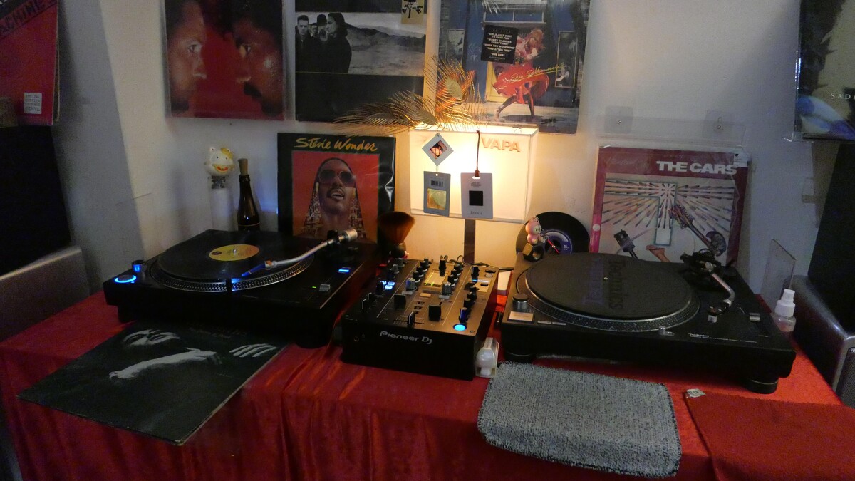 攝於「蒙得你安-Mondrian Vinyls.Taipei」唱片行