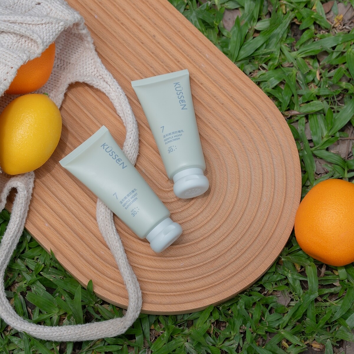 KÜSSEN葵森溫和輕潤防曬乳SPF30。