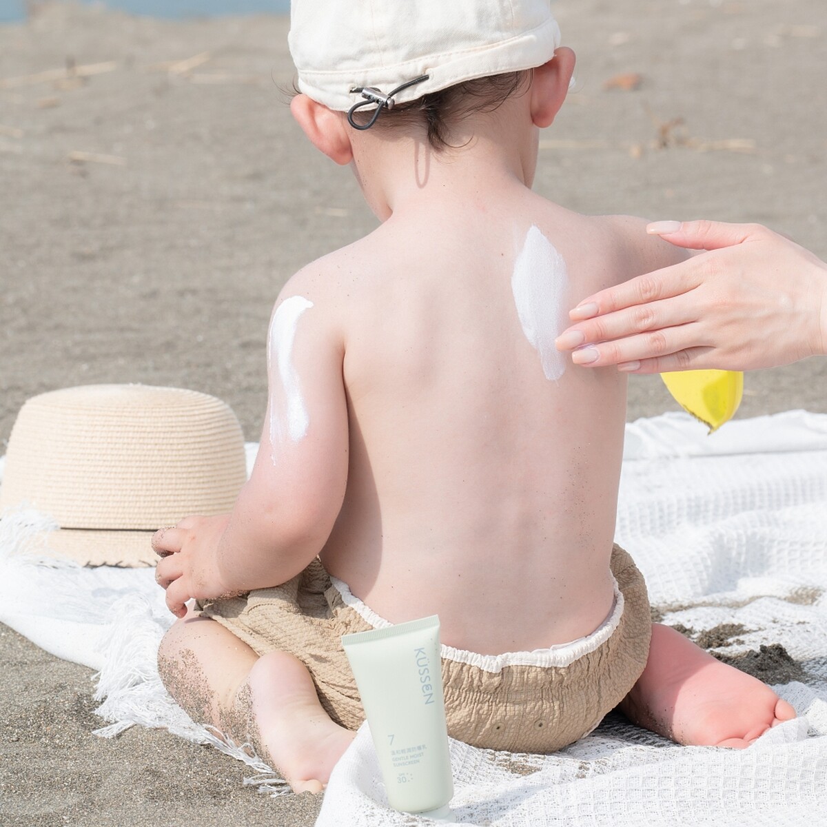 KÜSSEN葵森溫和輕潤防曬乳SPF30質地。