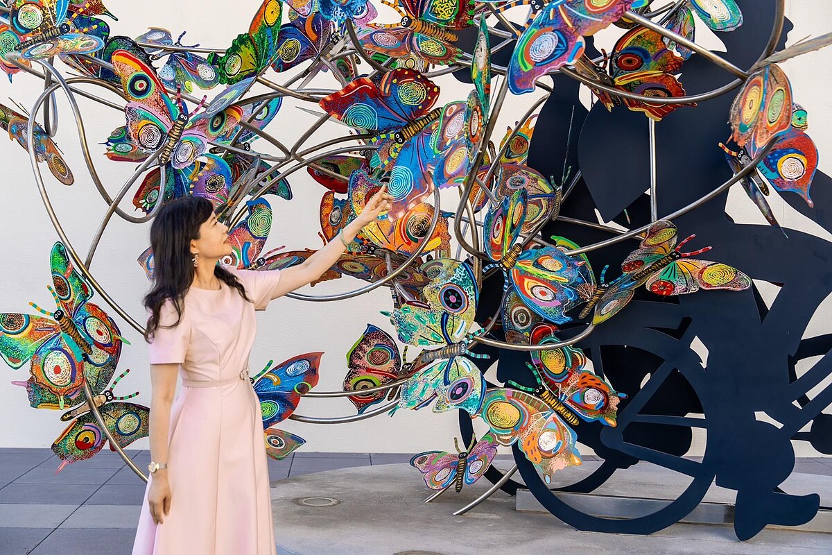 游文玫與南美館秋季大展「皮膚與內臟」合影（2025）。圖片提供／游文玫