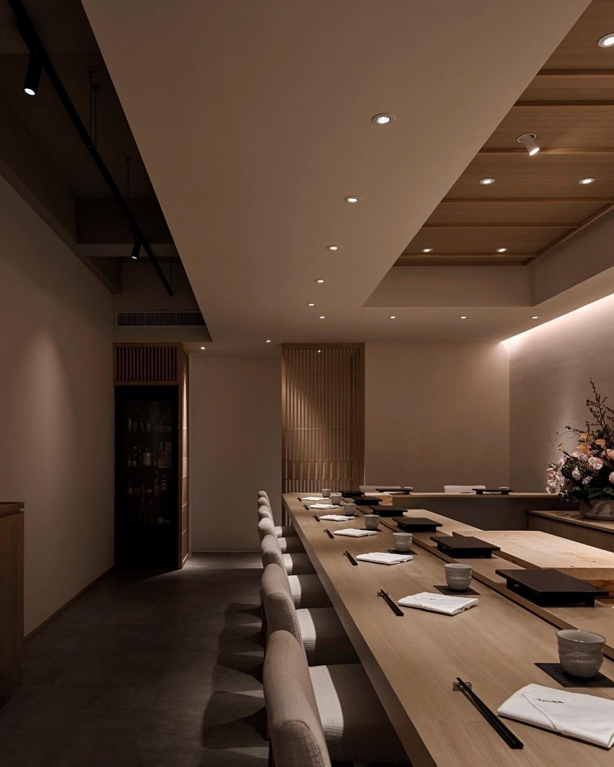 「銀昇」用餐空間，全為板前位置。
