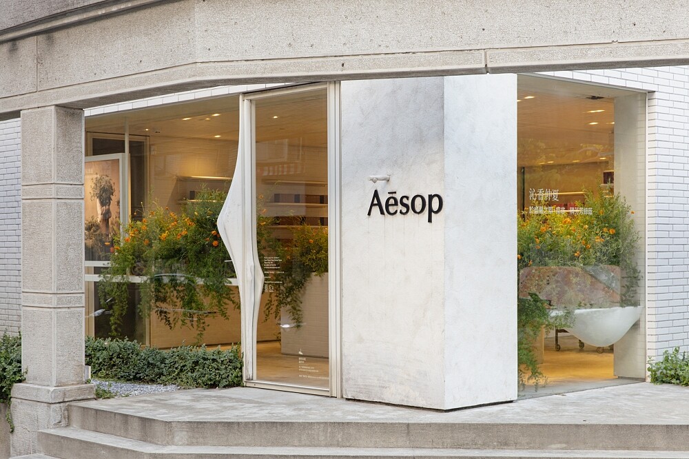 Aesop夏季期間限定的街角花店。