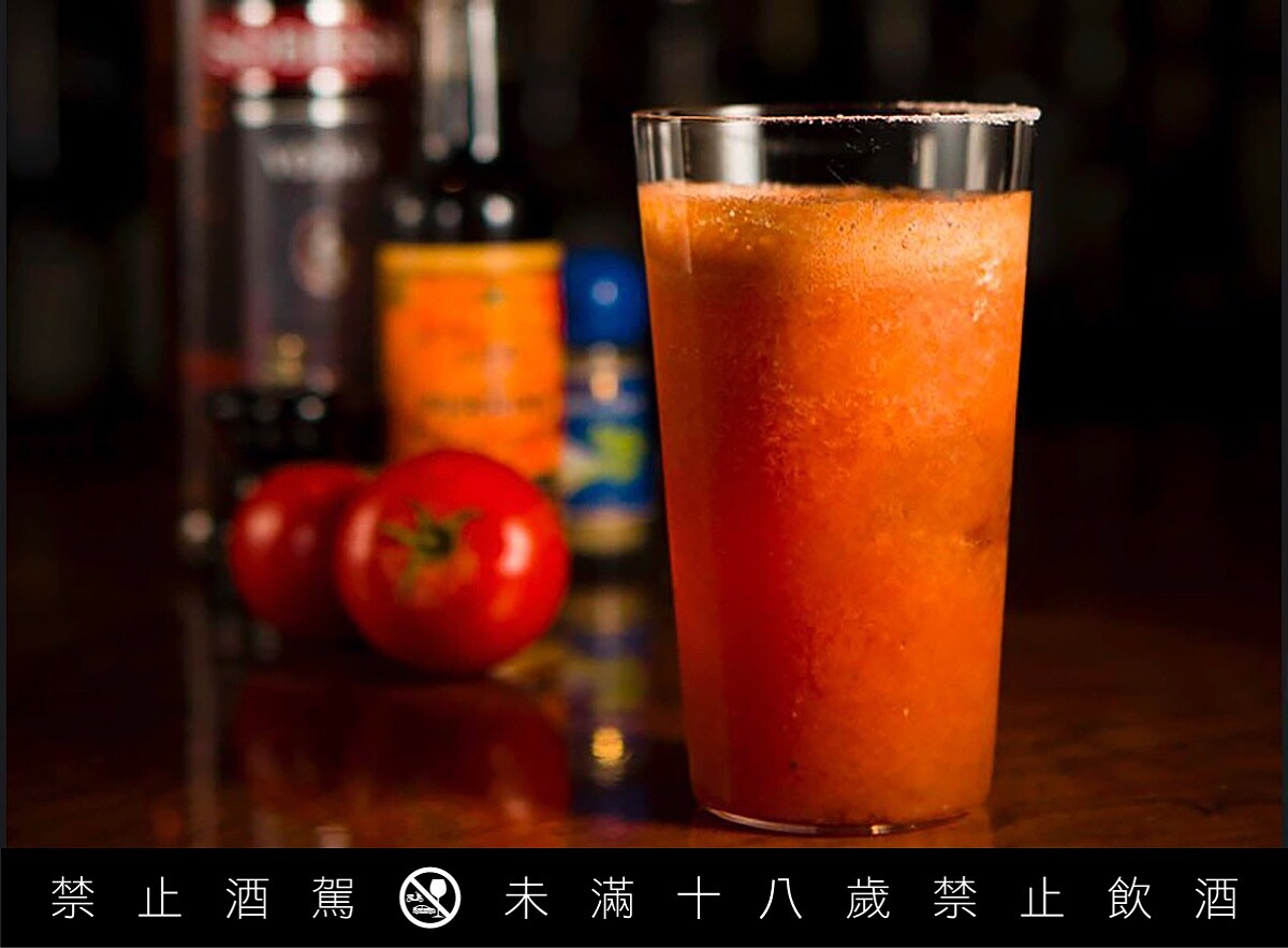 如番茄冷湯般的番茄調酒。
