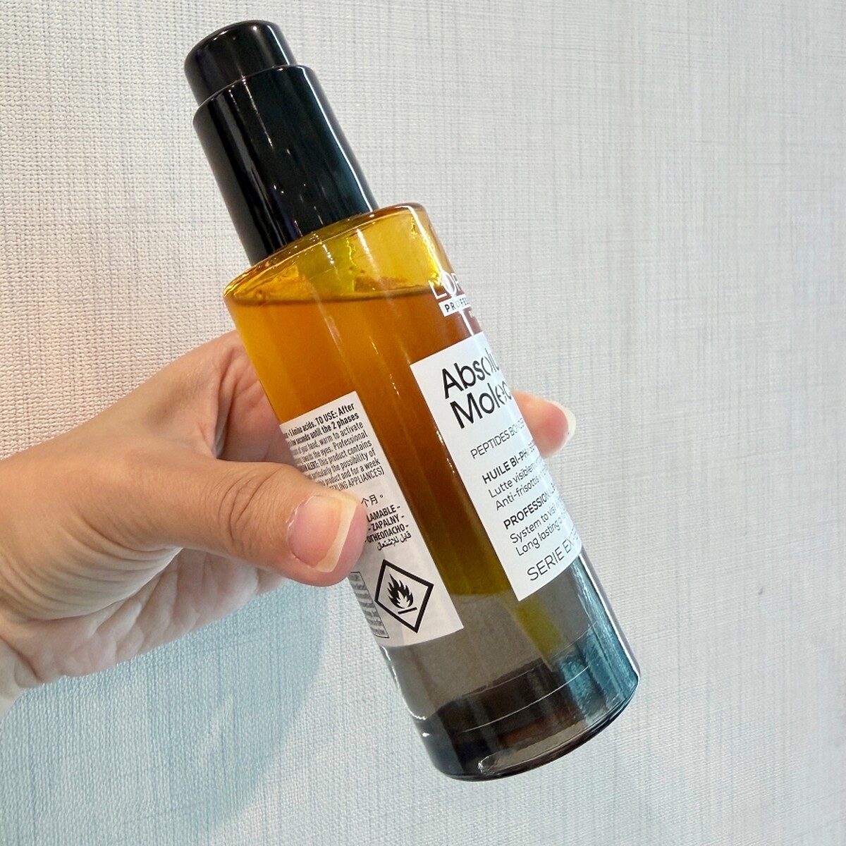 巴黎萊雅 PRO「瞬順搖搖油」絲漾博鏈鍵分子欣生護髮油擁有雙相配方。