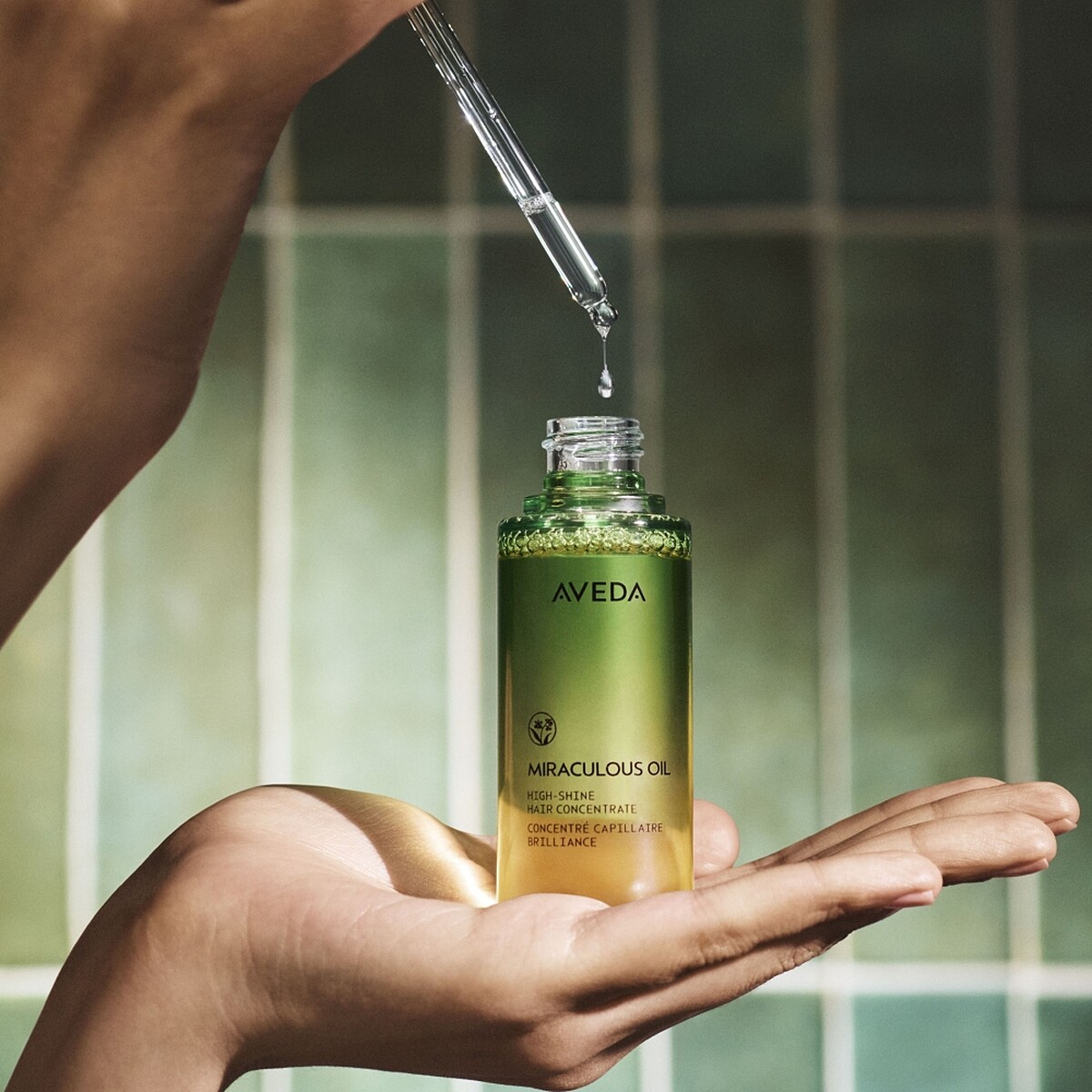 Aveda純香奇蹟光澤護髮露。