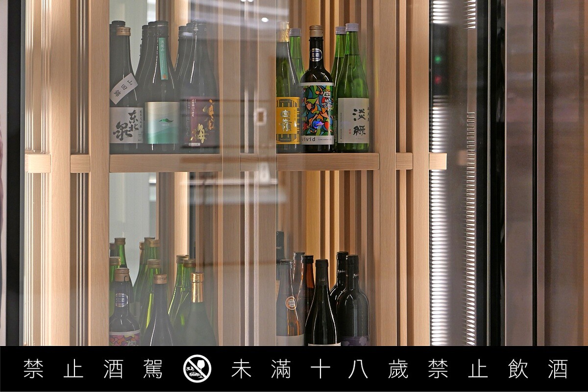 擁有多款自家引進的酒款。