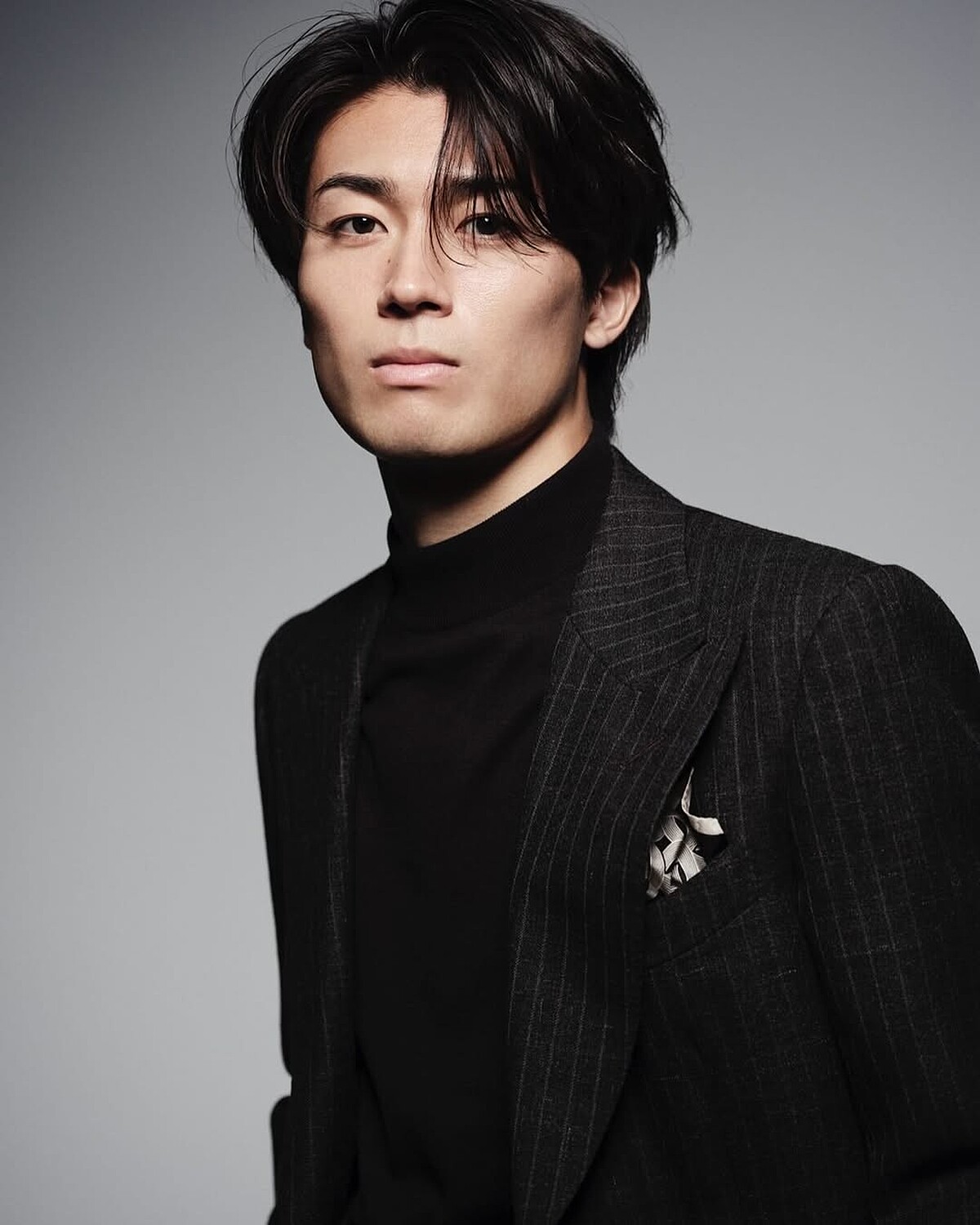 狐狸系男神中村敬斗,是時尚雜誌最愛補捉的帥氣身影。