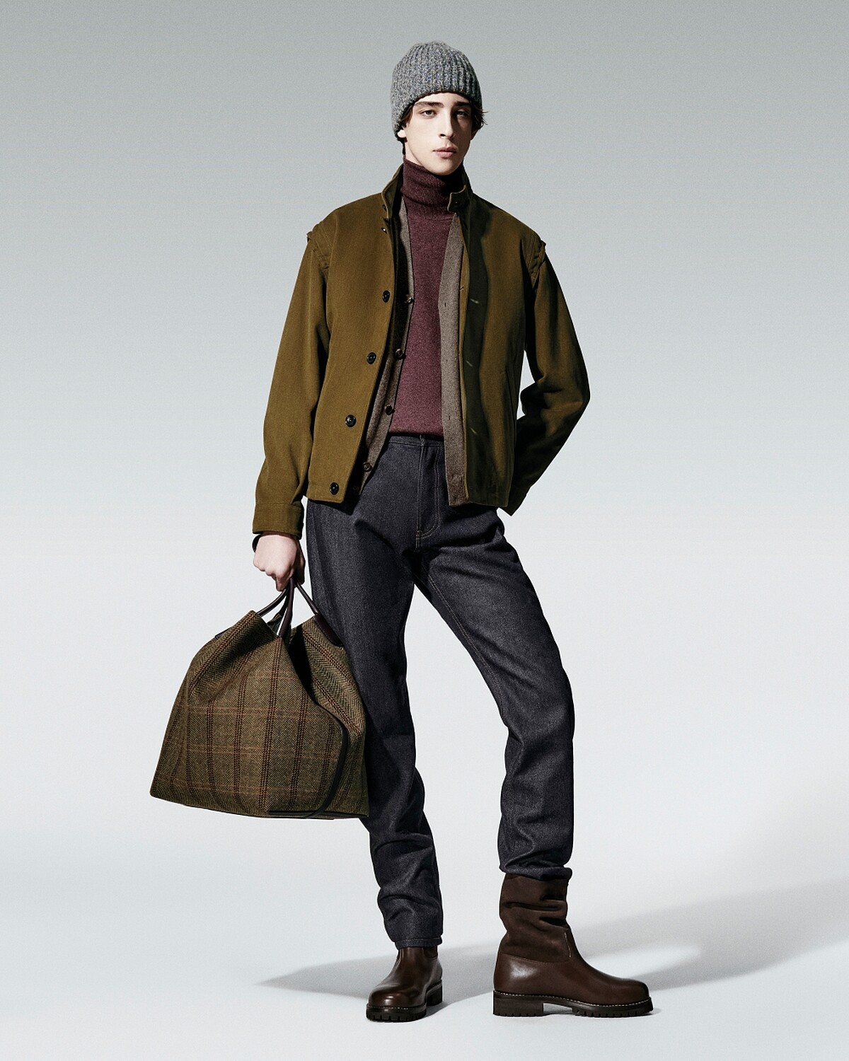 Loro Piana 重新詮釋多款經典外套。