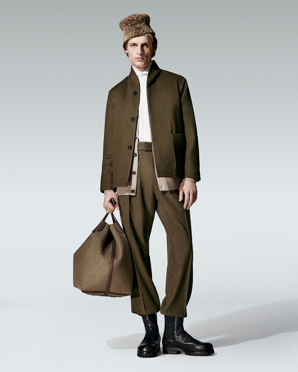 Loro Piana 重新詮釋多款經典外套。