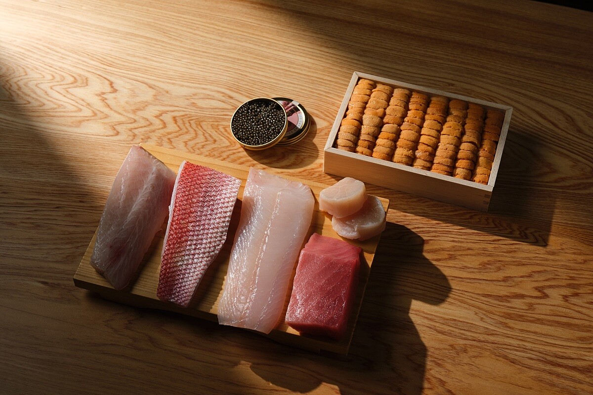 「鮨冶吉」魚貨都會熟成三到五天,讓肉質吃起來更柔軟。