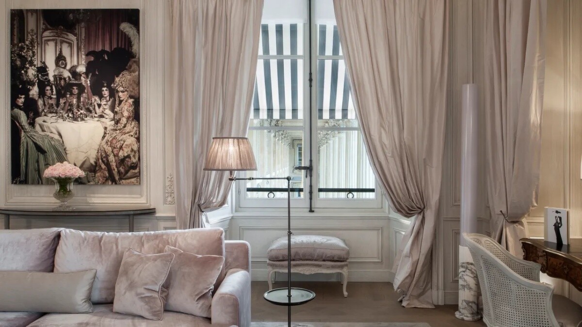 Karl Lagerfeld 與「Hotel de Crillon」合作打造套房空間。