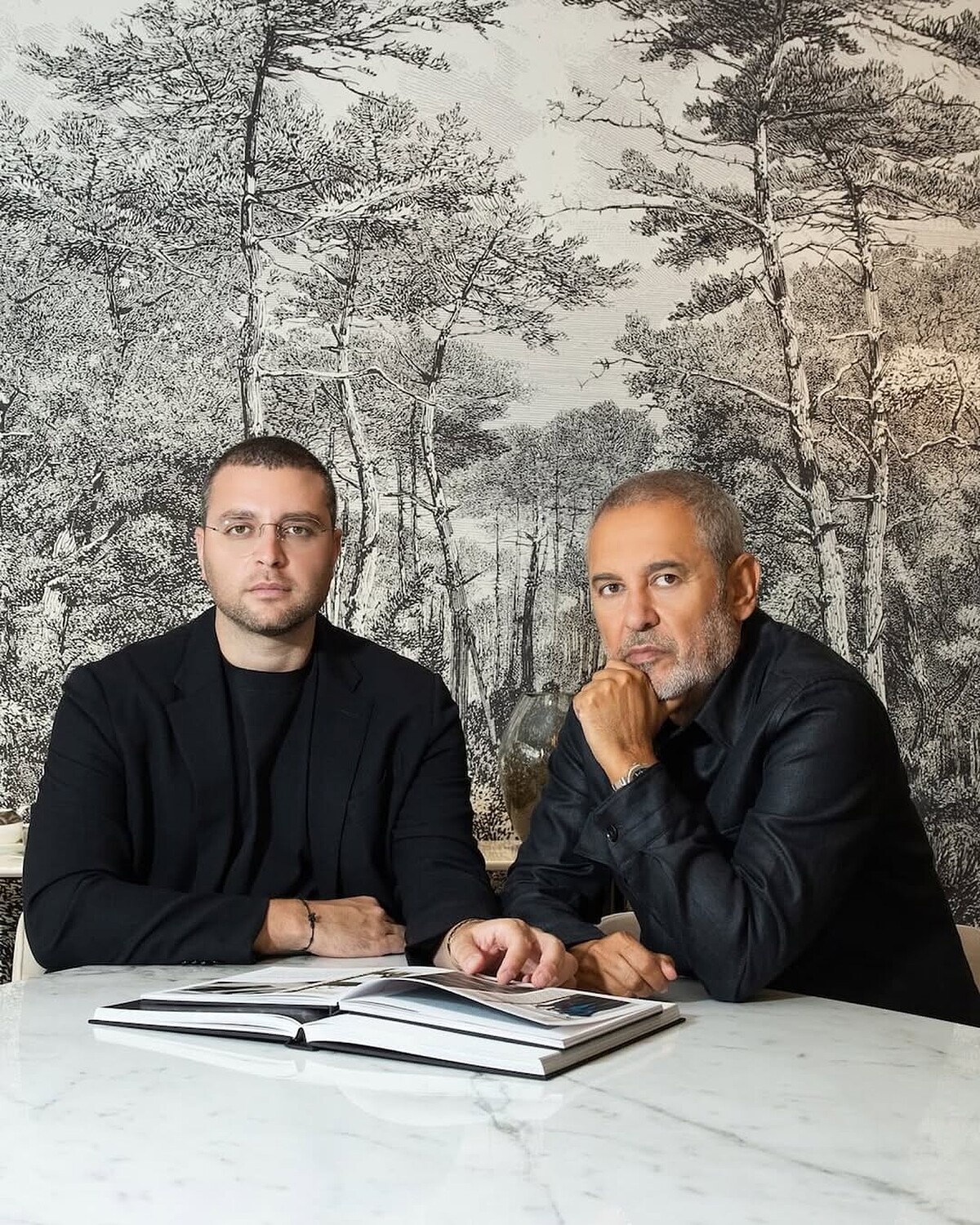 右為品牌創辦人 Elie Saab,左為現任執行長 Elie Saab Jr.。
