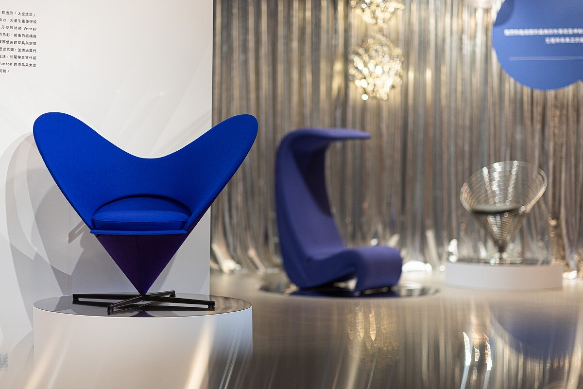 「Heart Cone Chair」以錐形基座托起心形椅背。