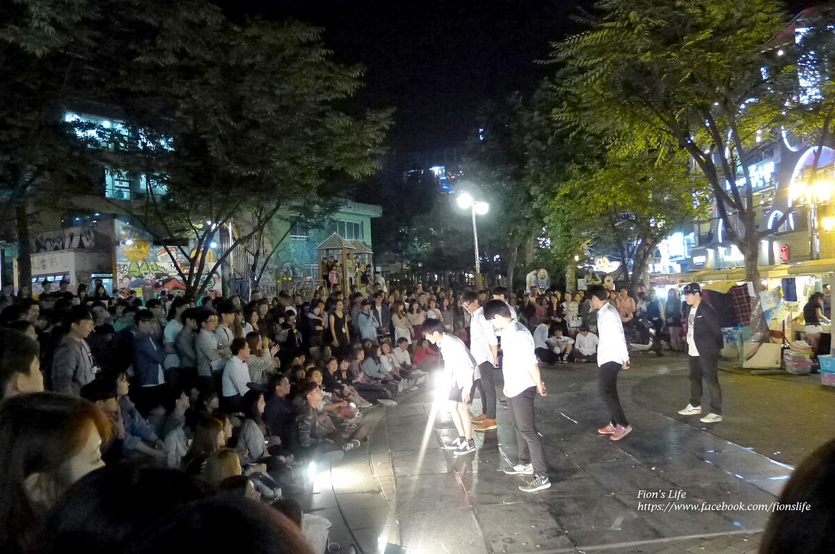 弘益兒童公園的舞團街頭表演
